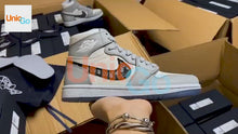 Cargar y reproducir el video en el visor de la galería, Jordan 1 Retro High Dior
