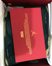 Cargar imagen en el visor de la galería, Jordan 4 Retro Levi&#39;s Black
