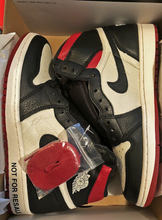 Cargar imagen en el visor de la galería, Jordan 1 Retro High &quot;Not for Resale&quot; Varsity Red
