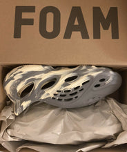 Cargar imagen en el visor de la galería, Yeezy Foam RNNR MXT Moon Gray
