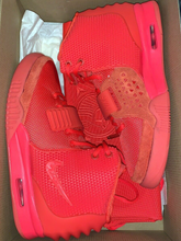 Cargar imagen en el visor de la galería, Nike Air Yeezy 2 Red October
