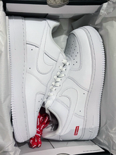 Cargar imagen en el visor de la galería, Nike Air Force 1 Low Supreme White
