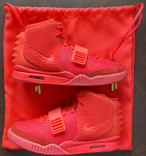 Cargar imagen en el visor de la galería, Nike Air Yeezy 2 Red October
