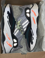 Cargar imagen en el visor de la galería, Yeezy Boost 700 Wave Runner
